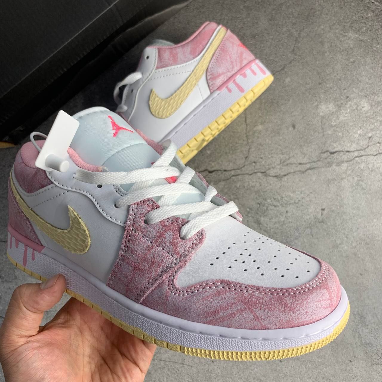 Nike Air Jordan 1 Low GS Paint Drip Strawberry Ice Cream Air Jordan 1 Low