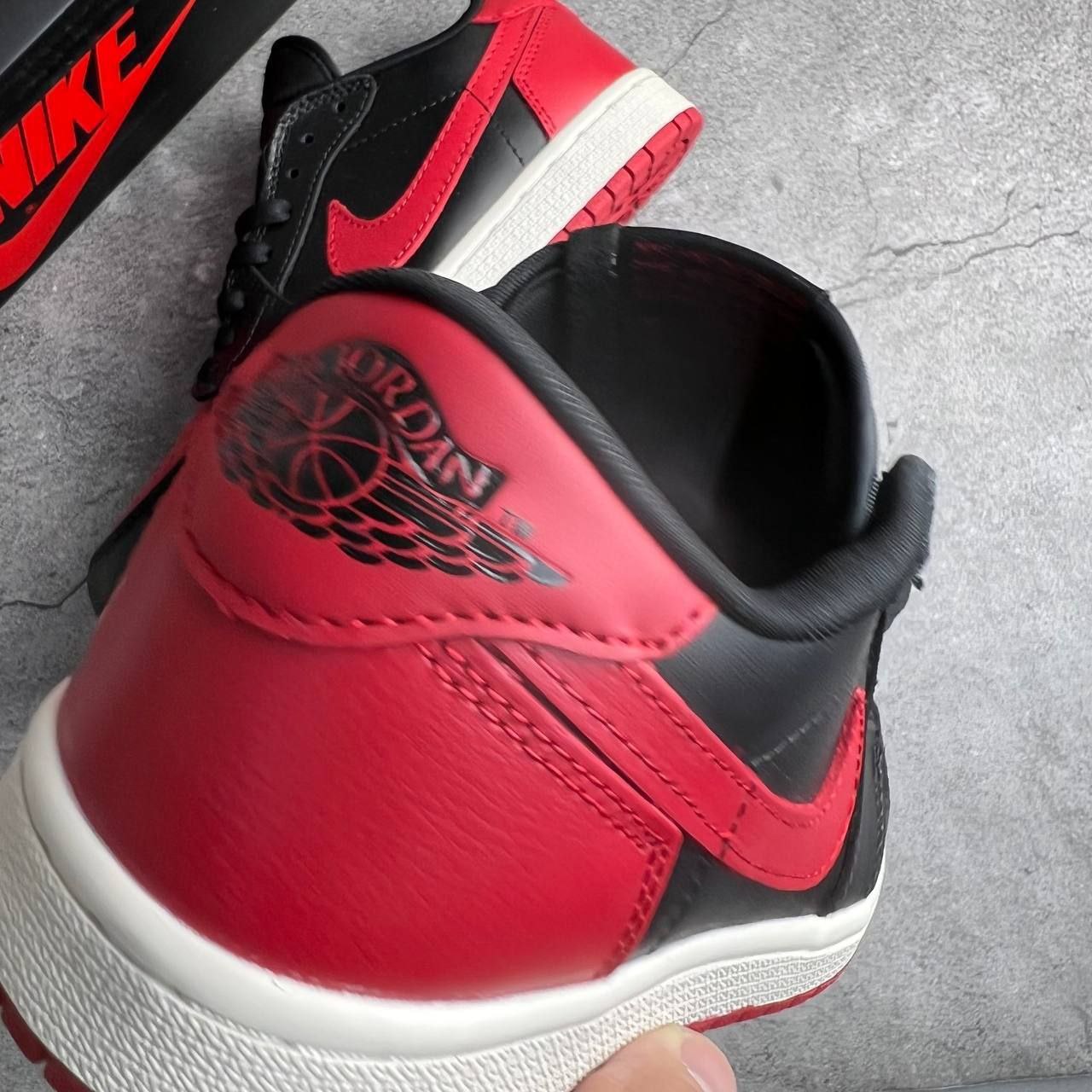 Кроссовки Nike Air Jordan 1 Retro Low OG Bred Кроссовки Nike Air Jordan 1 Retro Low OG Bred