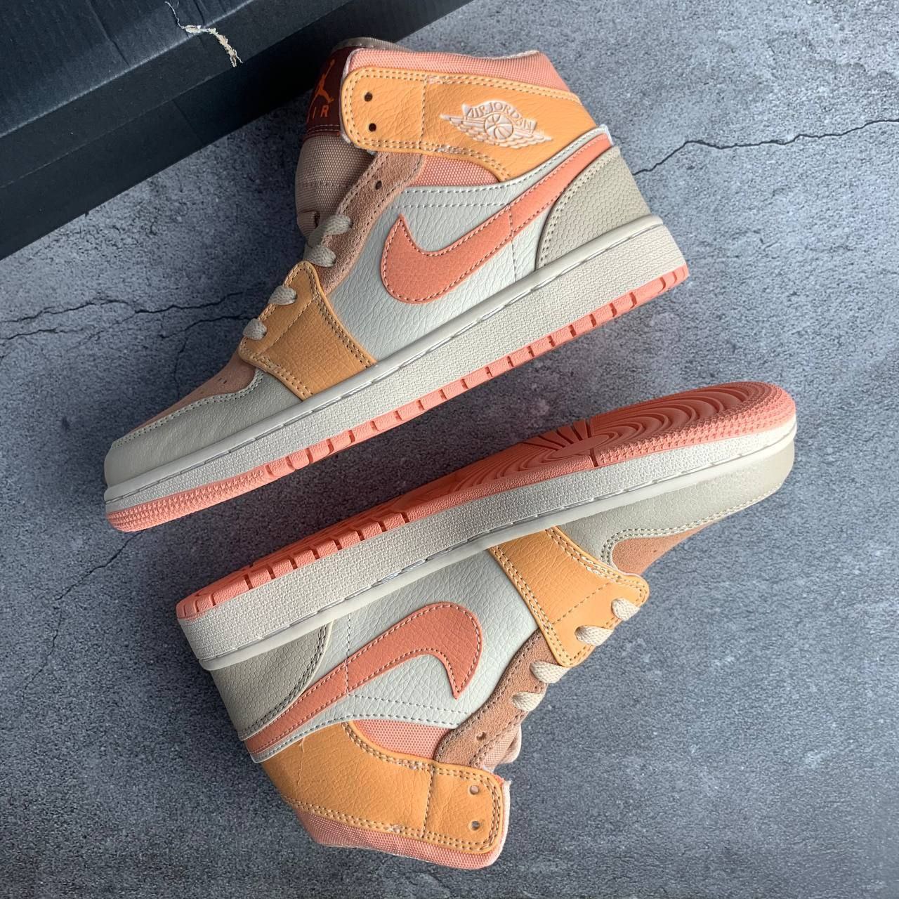 Кроссовки Nike Air Jordan 1 Mid Apricot Orange