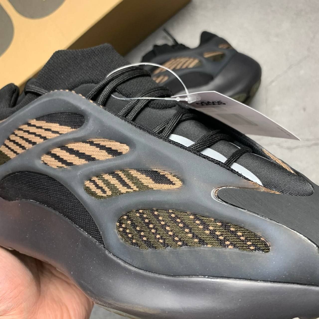 Кроссовки Adidas Yeezy 700 v3 Clay Brown