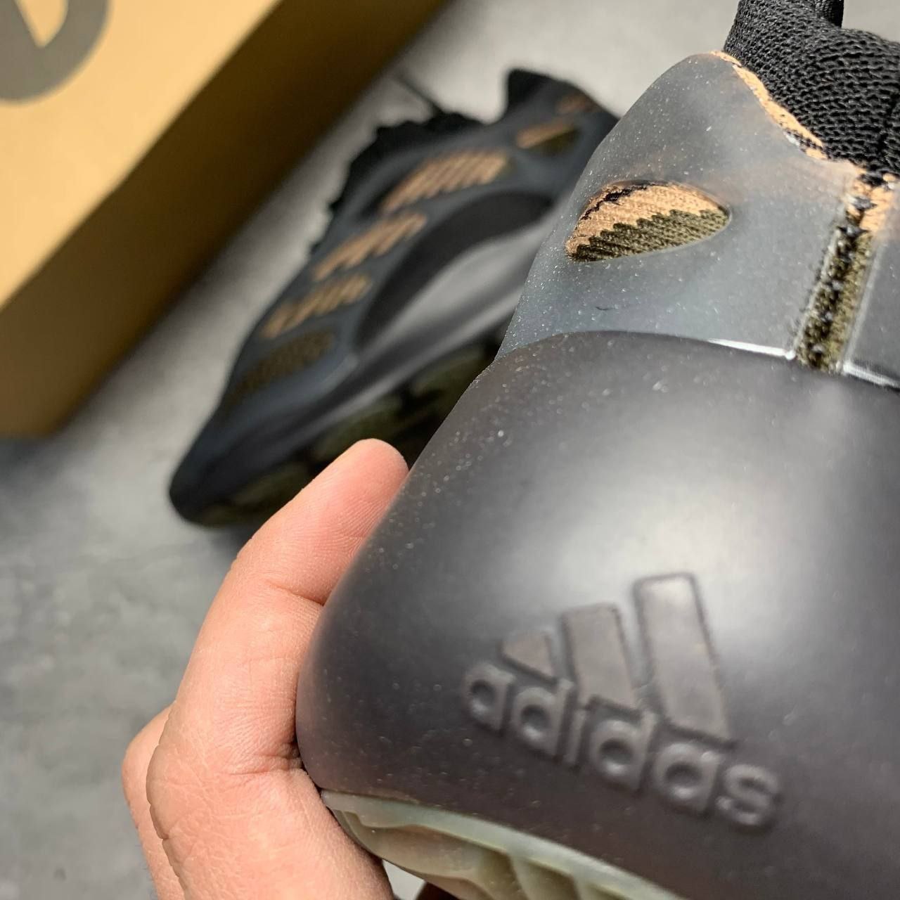 Кроссовки Adidas Yeezy 700 v3 Clay Brown