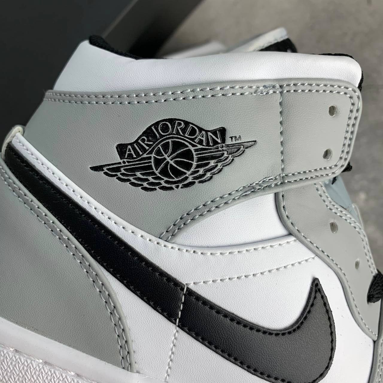 Кроссовки Nike Air Jordan 1 Mid Light Smoke Grey