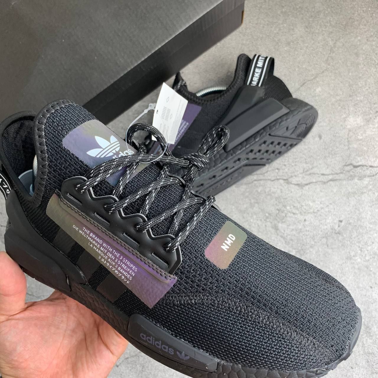 Кроссовки Adidas NMD_R1 V2 Core Black Iridescent Кроссовки Adidas NMD_R1 V2 Core Black Iridescent