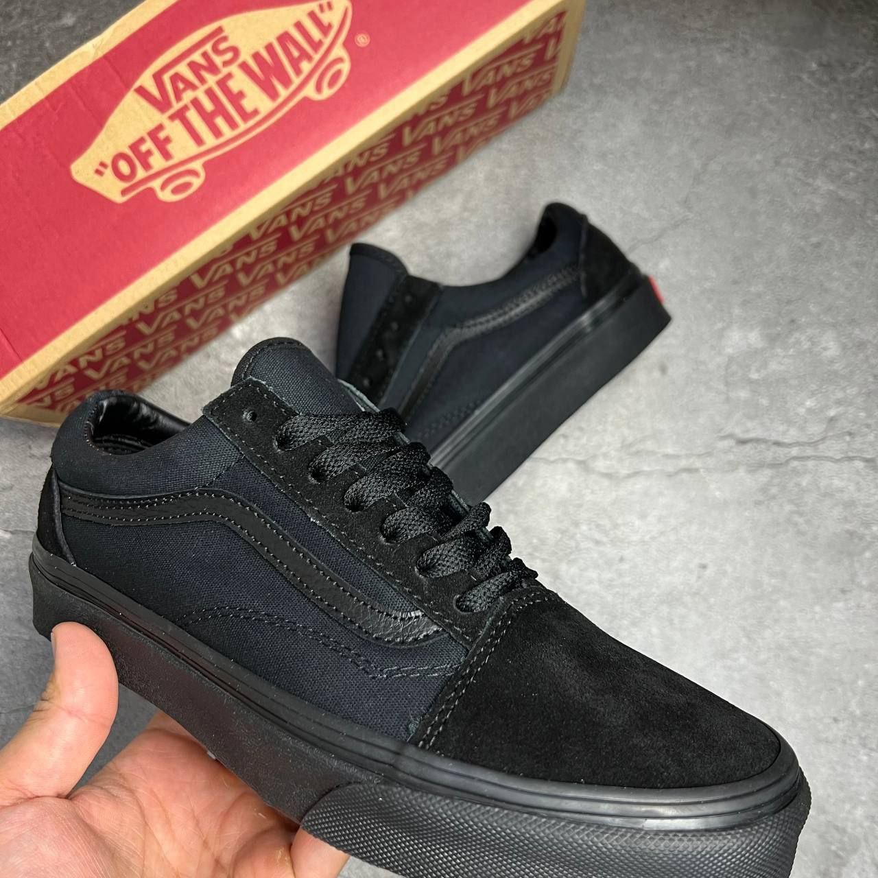 All black old skool vans suede best sale