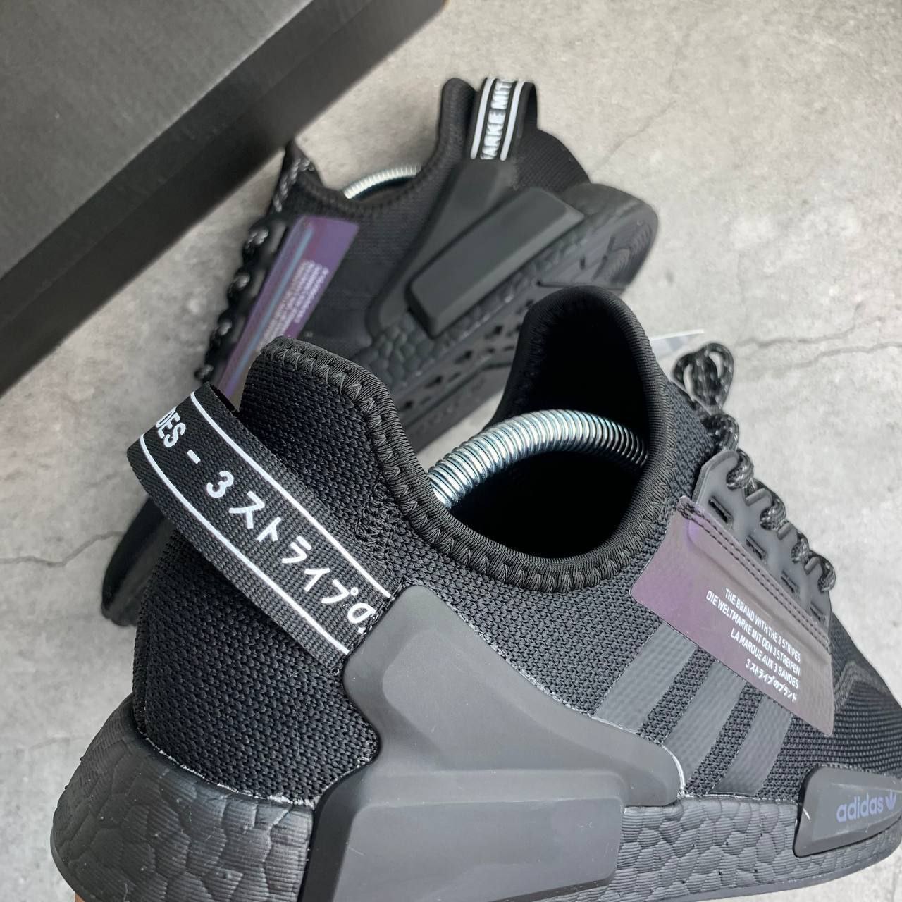 Кроссовки Adidas NMD_R1 V2 Core Black Iridescent Кроссовки Adidas NMD_R1 V2 Core Black Iridescent