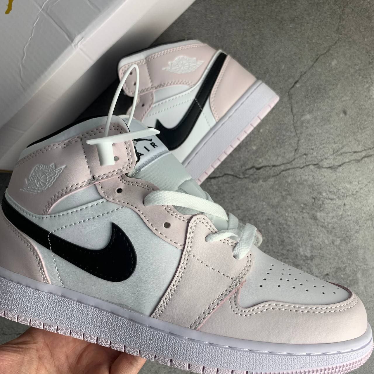 Кроссовки Nike Air Jordan 1 Mid Barely Rose
