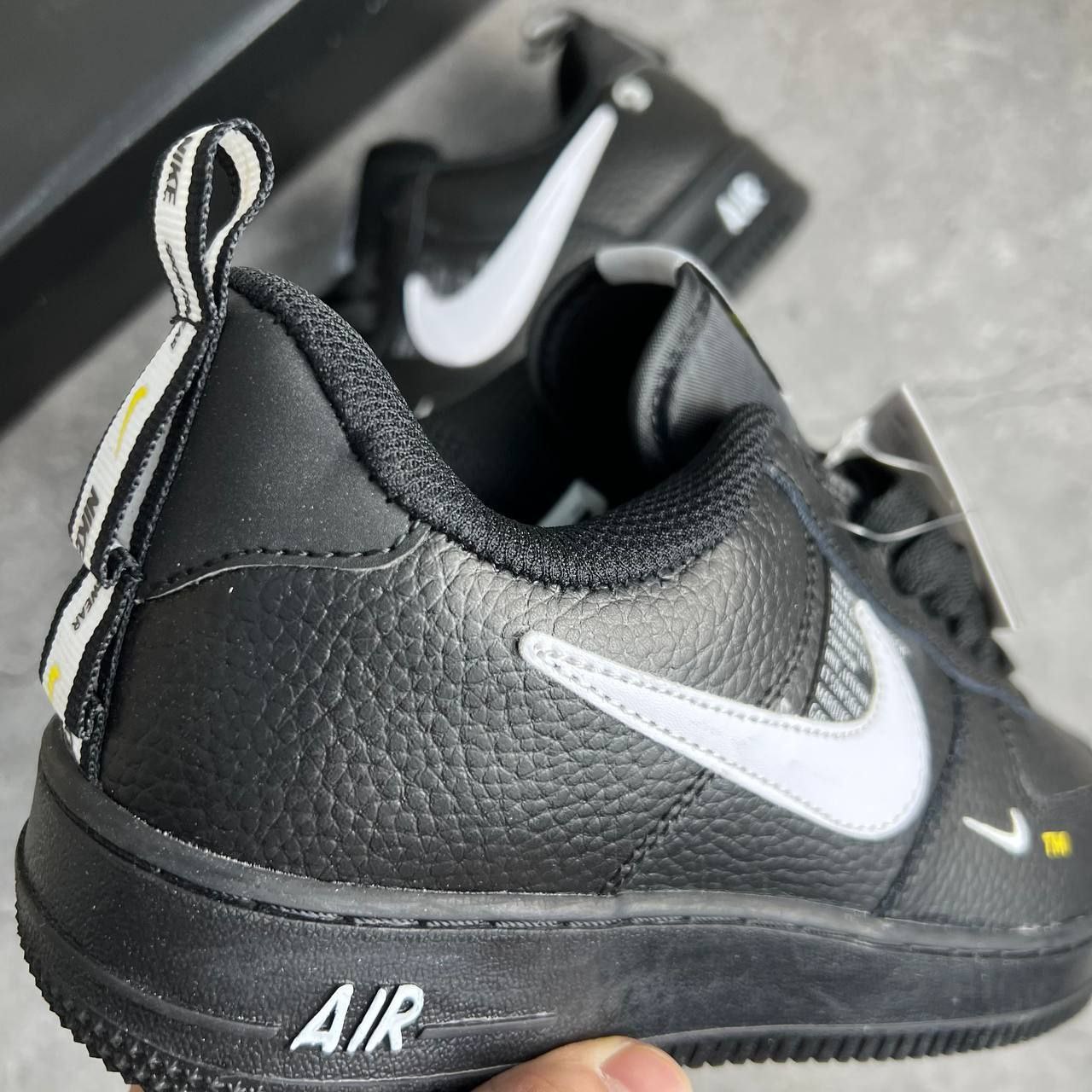 Air force 1 sales low lv8 utility black