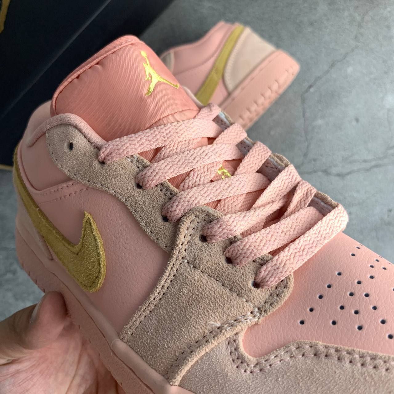 Кроссовки Nike Air Jordan 1 Low Coral Stardust Кроссовки Nike Air Jordan 1 Low Coral Stardust