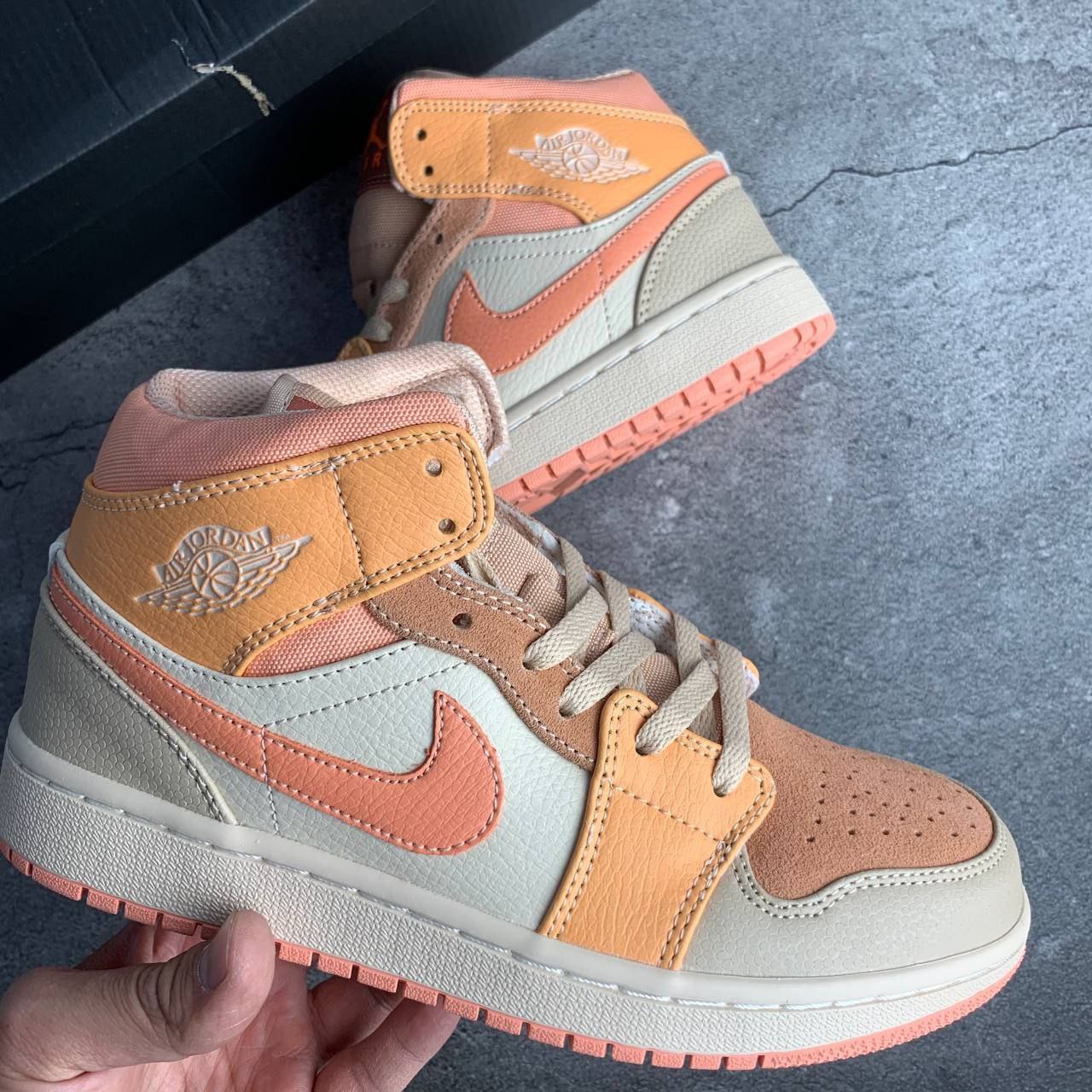 Кроссовки Nike Air Jordan 1 Mid Apricot Orange