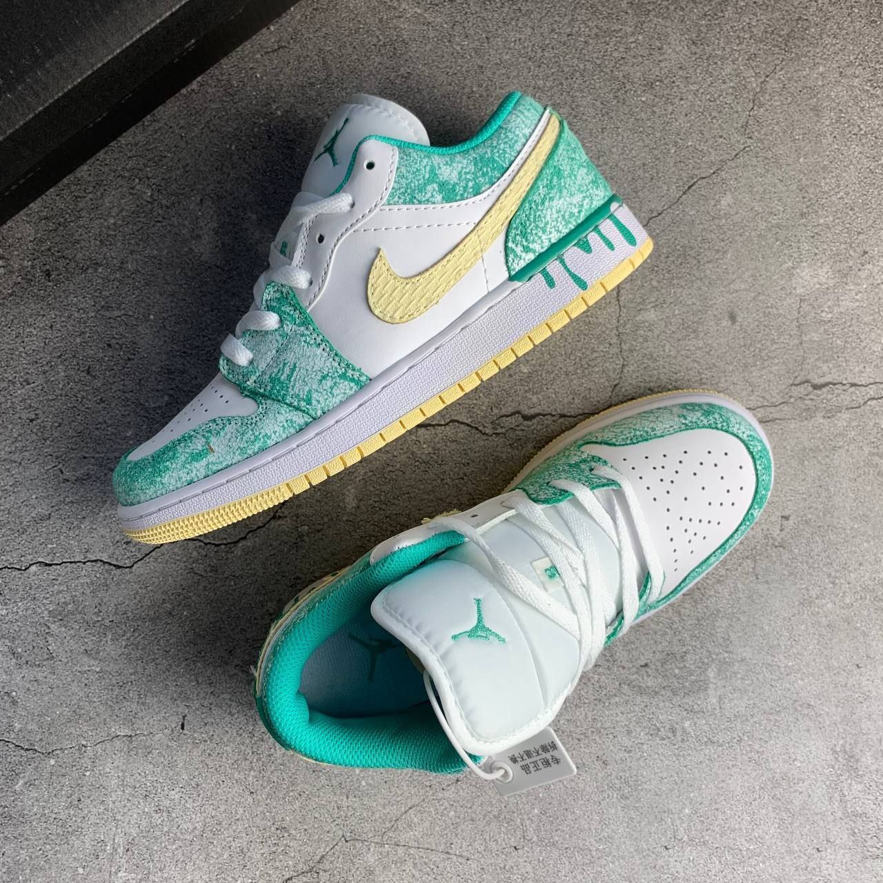 Nike Air Jordan 1 Low Paint Drip Mint