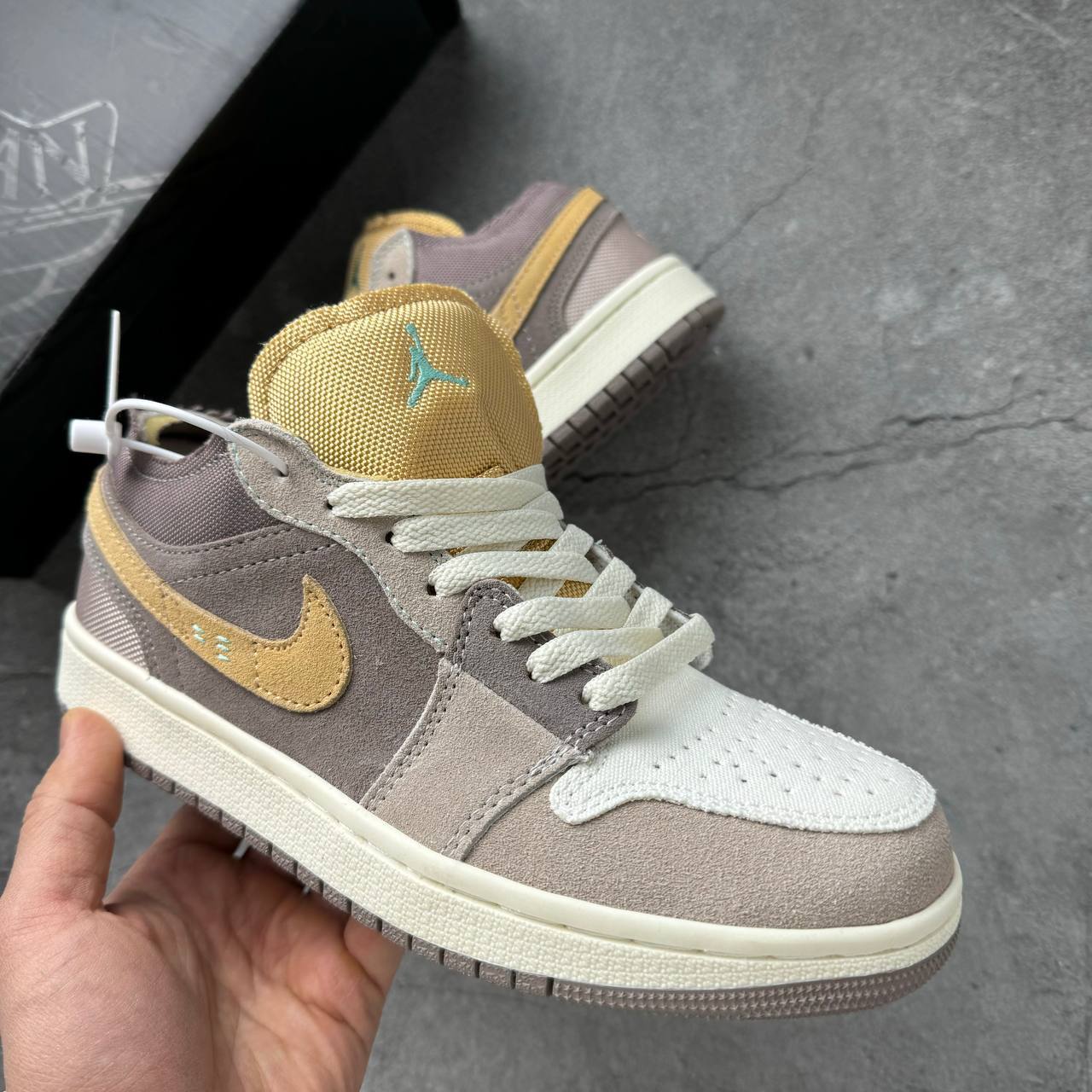 Кроссовки Nike Air Jordan 1 Low SE Craft Taupe Haze Кроссовки Nike Air Jordan 1 Low SE Craft Taupe Haze