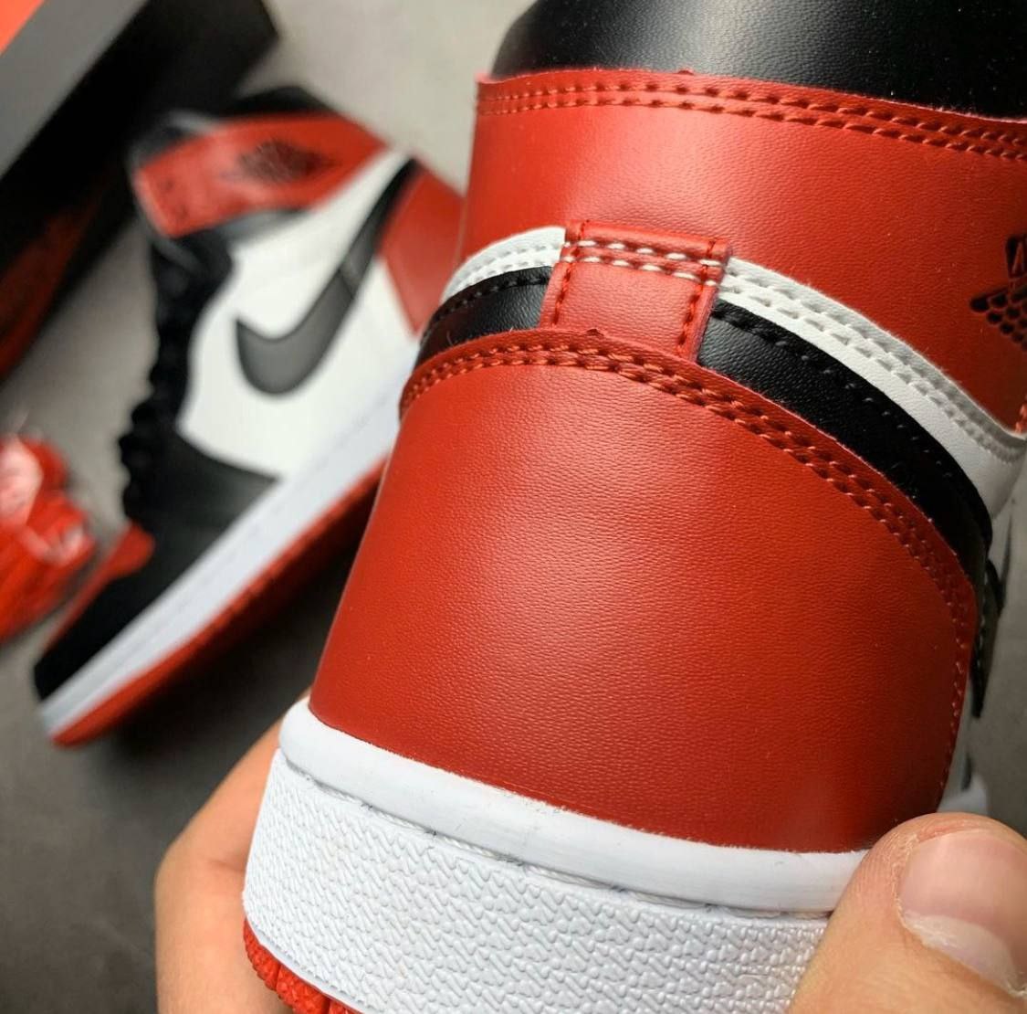 Nike Air Jordan 1 Retro High Bred Toe