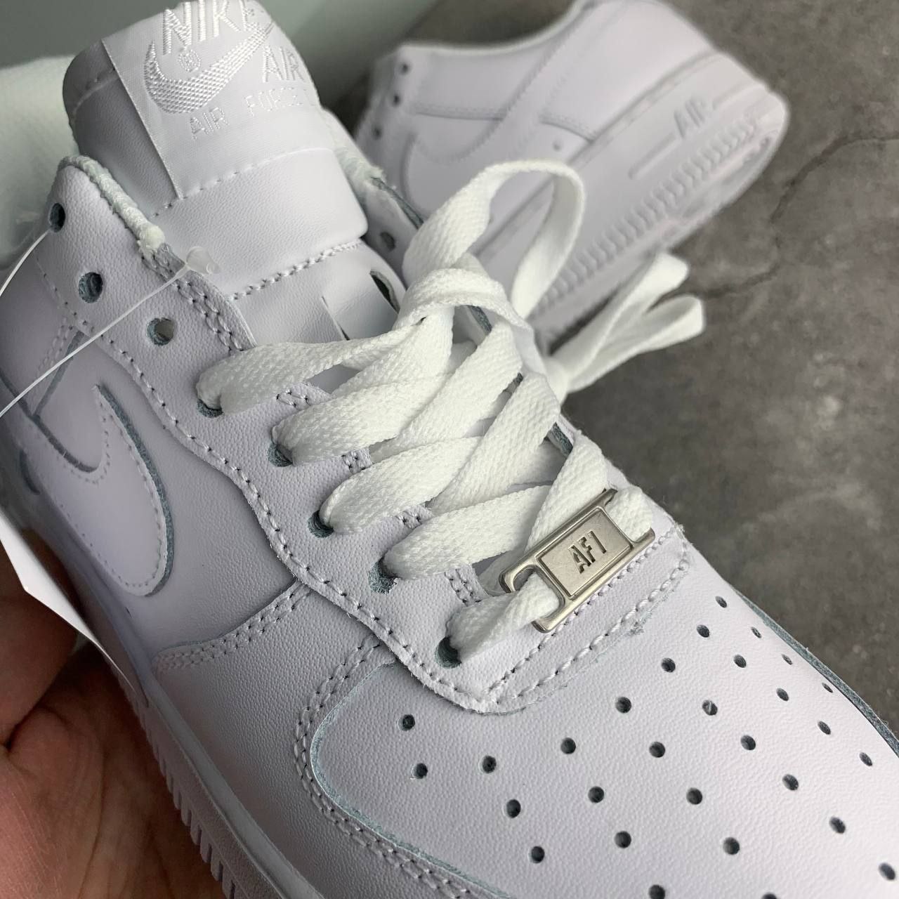 Nike Air Force 1 07 Triple White