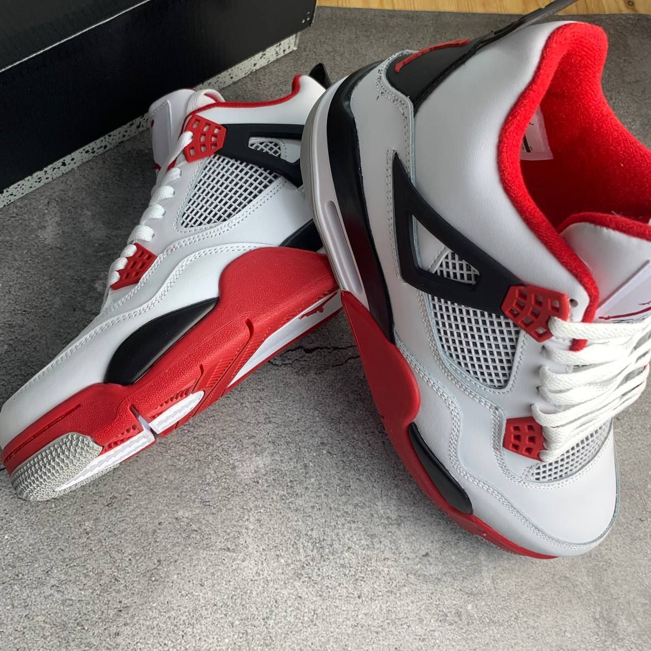 Кроссовки Nike Air Jordan 4 Retro Fire Red Кроссовки Nike Air Jordan 4 Retro Fire Red