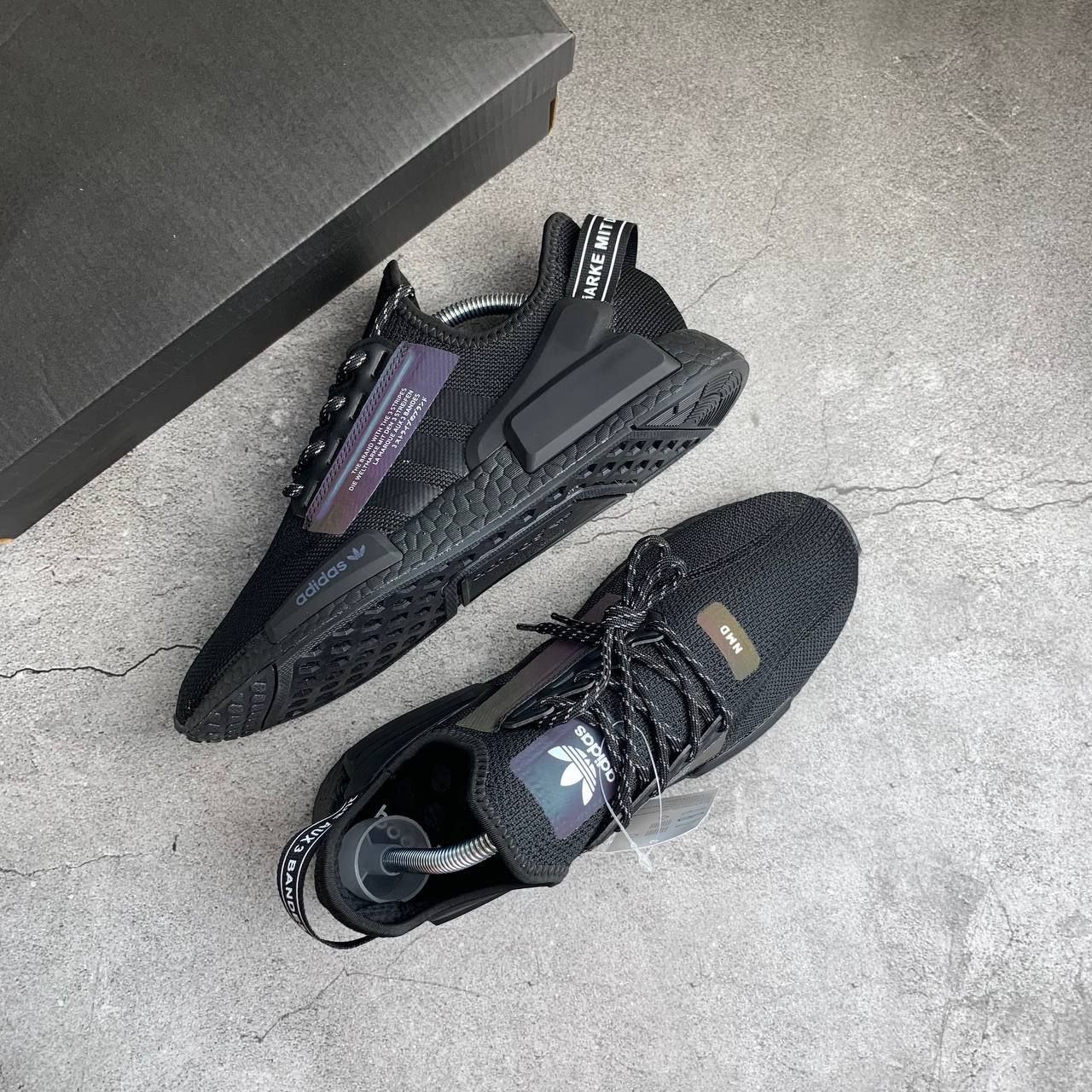 Кроссовки Adidas NMD_R1 V2 Core Black Iridescent Кроссовки Adidas NMD_R1 V2 Core Black Iridescent