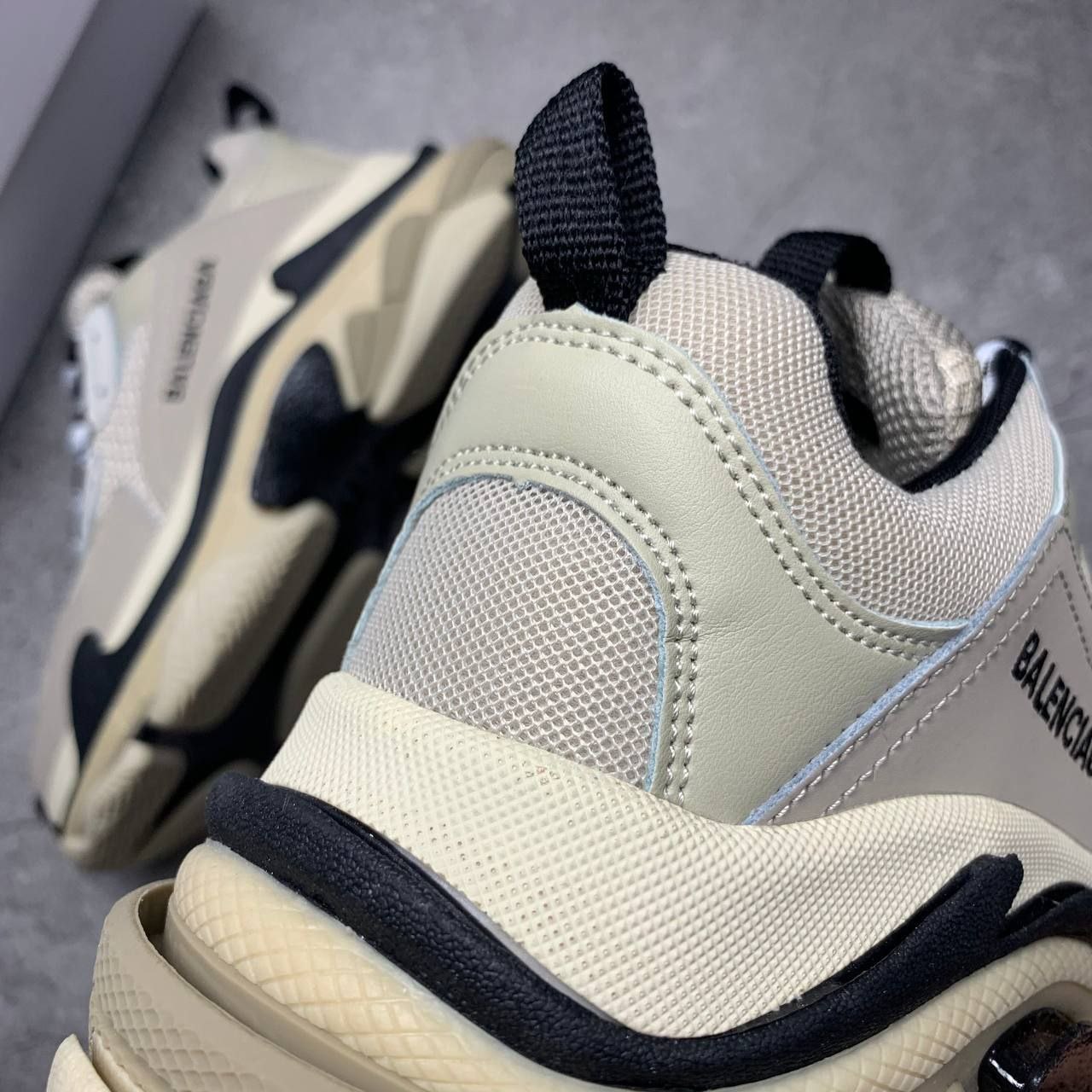 Кроссовки Balenciaga Triple S Vanille