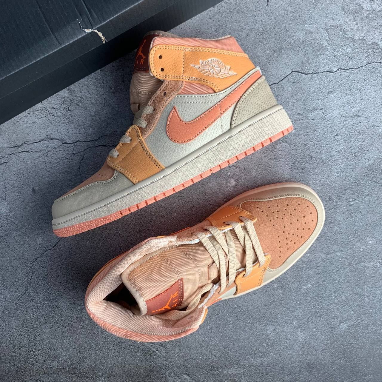 Кроссовки Nike Air Jordan 1 Mid Apricot Orange