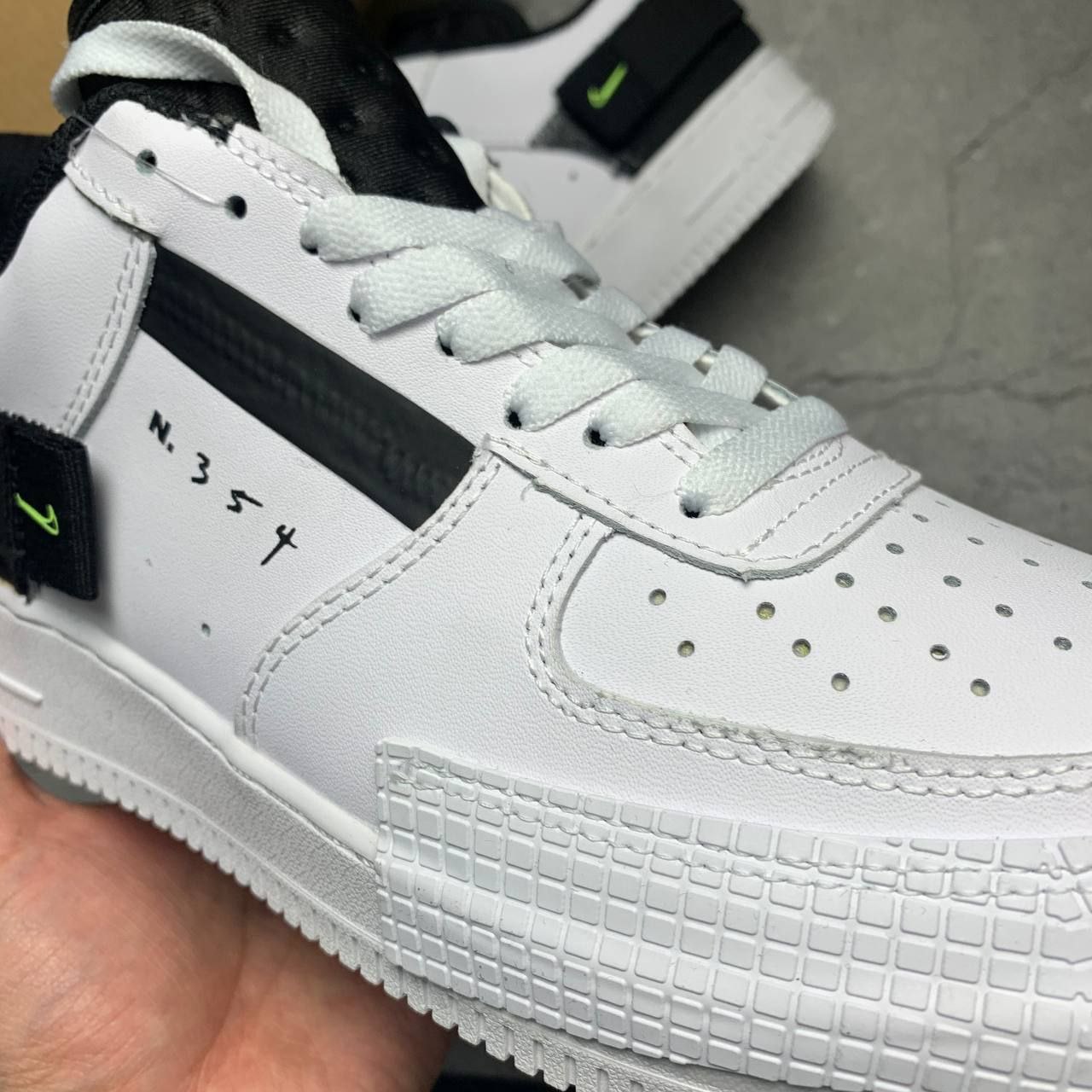 Nike air force 1 type white black volt best sale