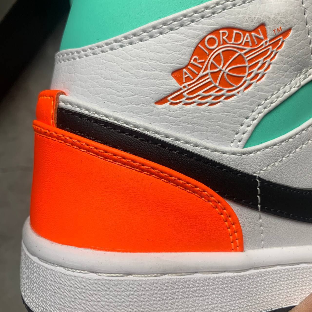 Кроссовки Nike Air Jordan 1 Mid GS Red Mint Black Toe Green Orange