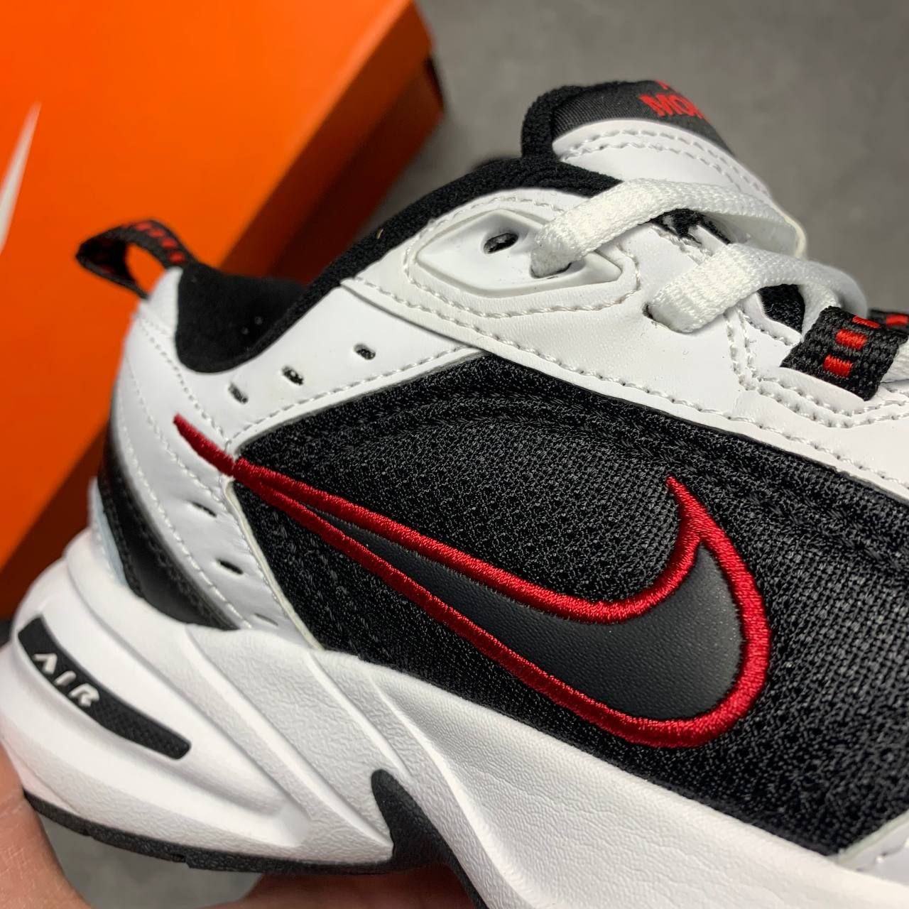 Кроссовки Nike Air Monarch IV 'White Black Red' Кроссовки Nike Air Monarch IV 'White Black Red'